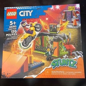 Lego 60293 stunt park ages 5+ NIB
